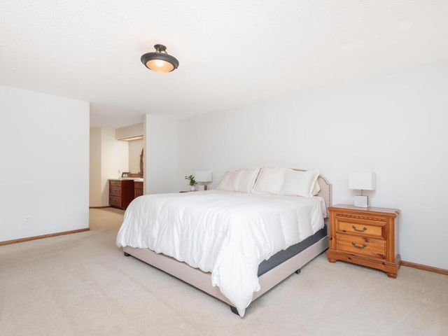 18511 Maple Leaf Drive, Eden Prairie, MN 55346