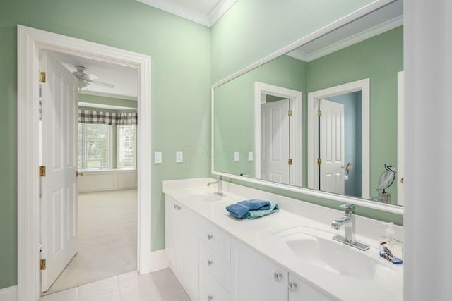 7828 Tartan Fields Drive, Dublin, OH 43017