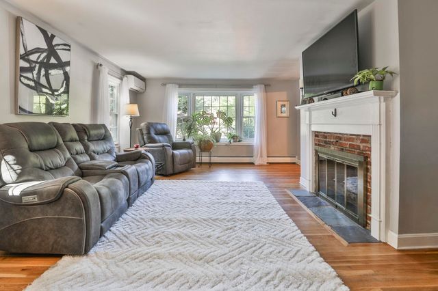 14 Birch Hill Drive, Nashua, NH 03063