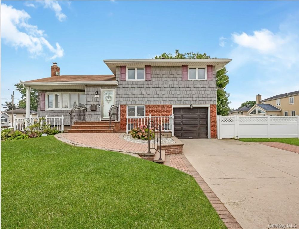 162 Washington Street, Farmingdale, NY 11735 — exterior
