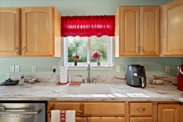 884 S Idaho Peak Circle, Palmer, AK 99645