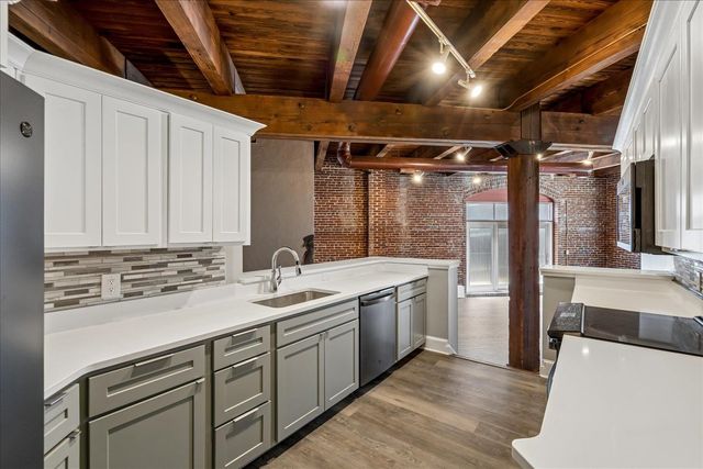 262 Wagner Pl Apt 302, Memphis, TN 38103