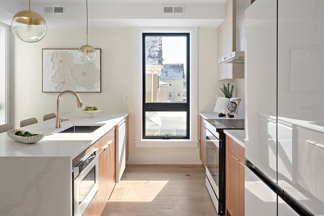 17 Holmes Street 101, Quincy, MA 02171