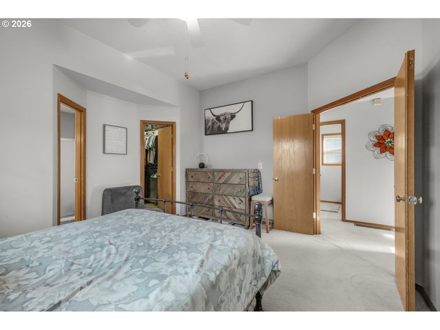 14955 Sw EMERALD Ct, Beaverton, OR 97007