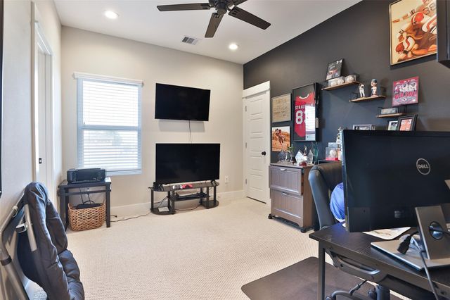 712 Pinemont Canyon Lane, Houston, TX 77018