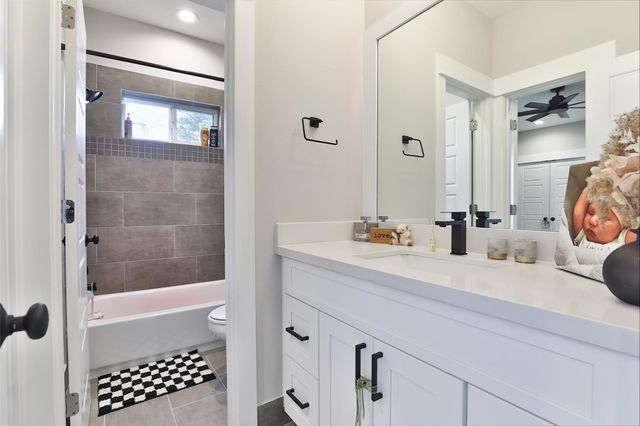 712 Pinemont Canyon Lane, Houston, TX 77018