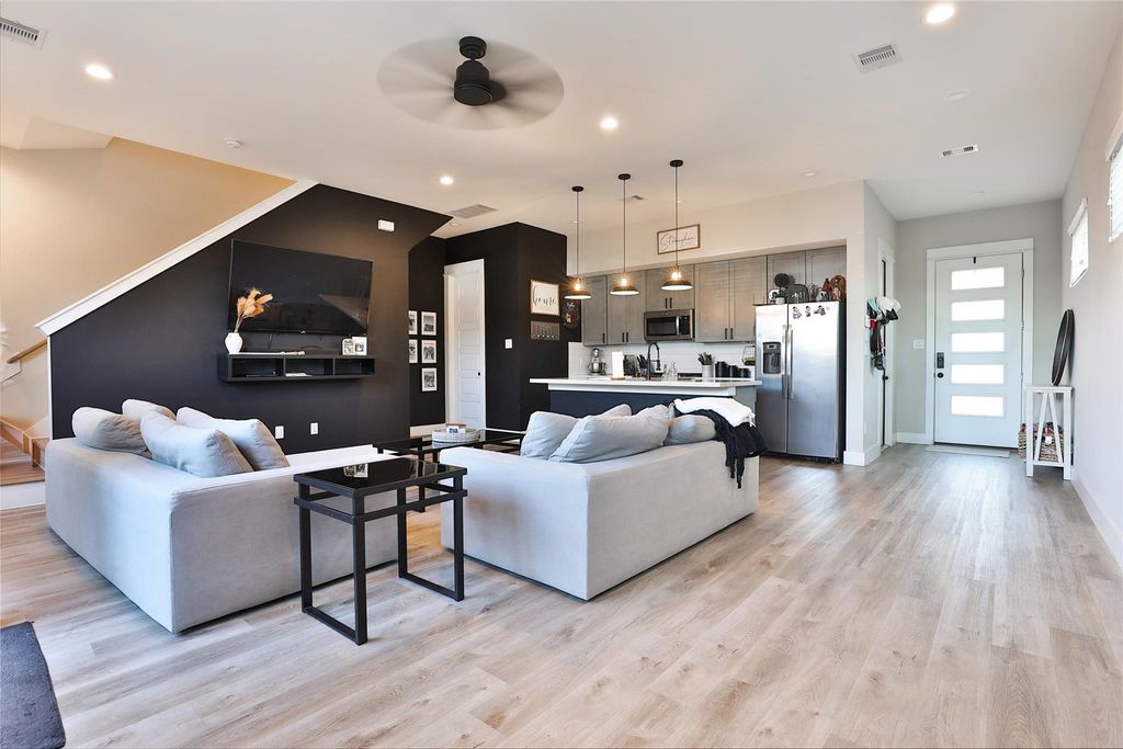 712 Pinemont Canyon Lane, Houston, TX 77018