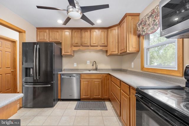 13737 LANGSTONE DR, Woodbridge, VA 22193