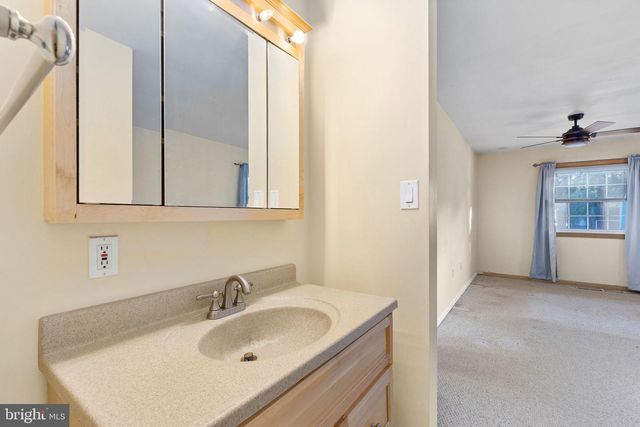 13737 LANGSTONE DR, Woodbridge, VA 22193
