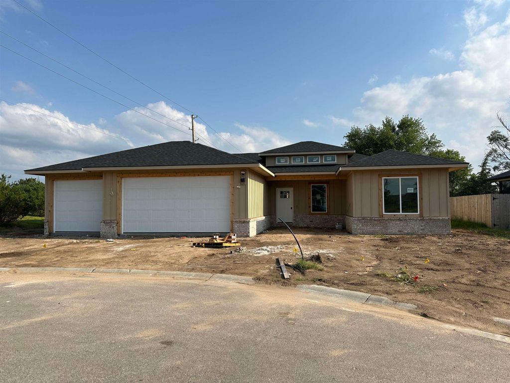 4422 N Sunny Ct, Wichita, KS 67205