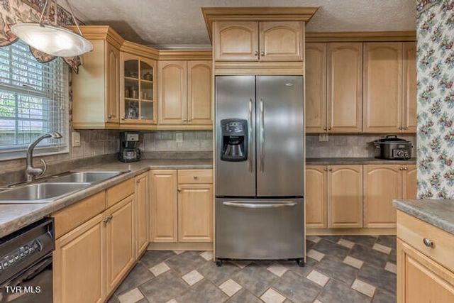 389 Jenkins Hollow Road, Elizabethton, TN 37643