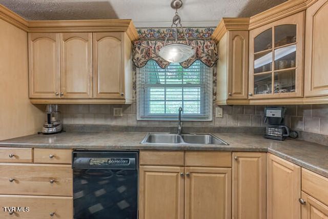 389 Jenkins Hollow Road, Elizabethton, TN 37643