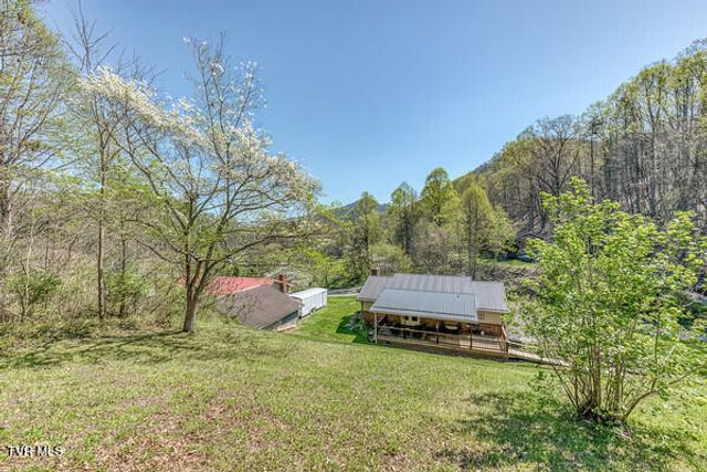 389 Jenkins Hollow Road, Elizabethton, TN 37643