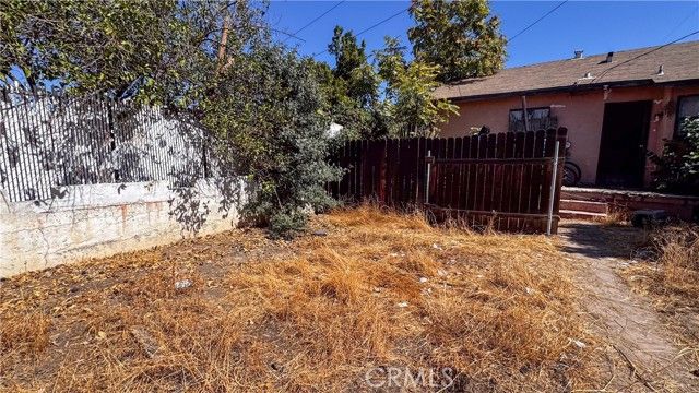 2512 N Baker, Bakersfield, CA 93305