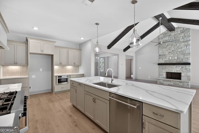 755 Crews Road, Carrollton, GA 30116