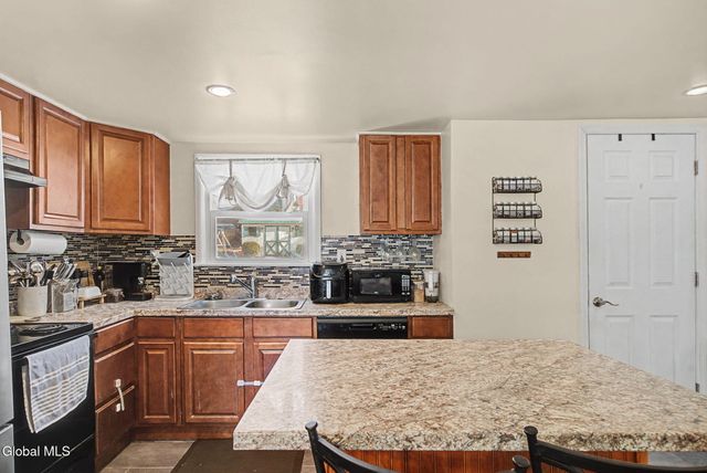 11 Cherry Lane, Guilderland, NY 12084