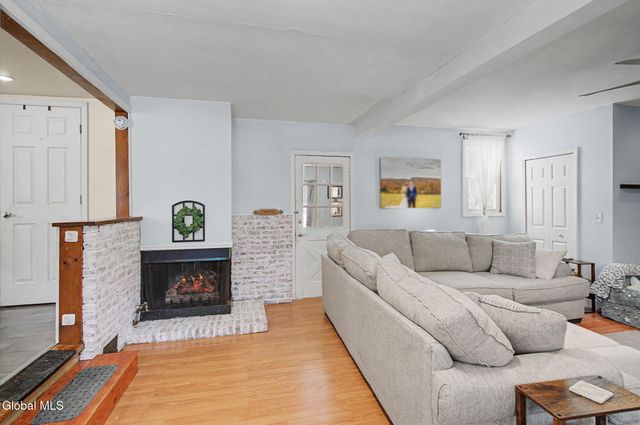 11 Cherry Lane, Guilderland, NY 12084