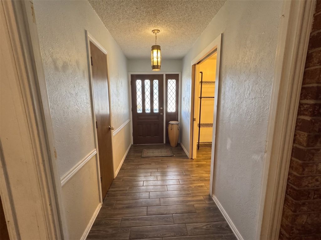 528 Marcus Drive, Lewisville, TX 75057 — photo 2