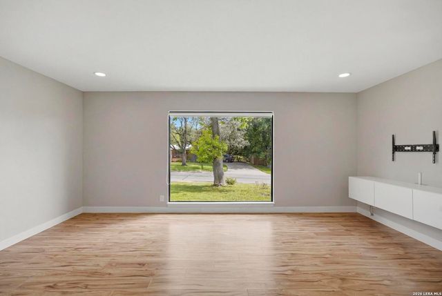 4010 MIDVALE DR, San Antonio, TX 78229