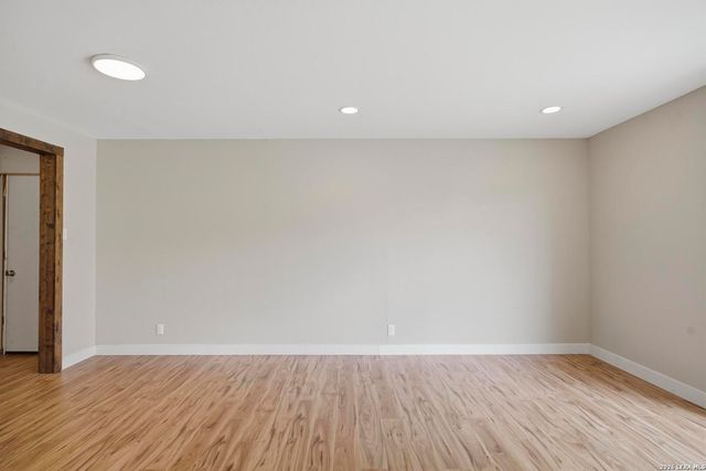 4010 MIDVALE DR, San Antonio, TX 78229