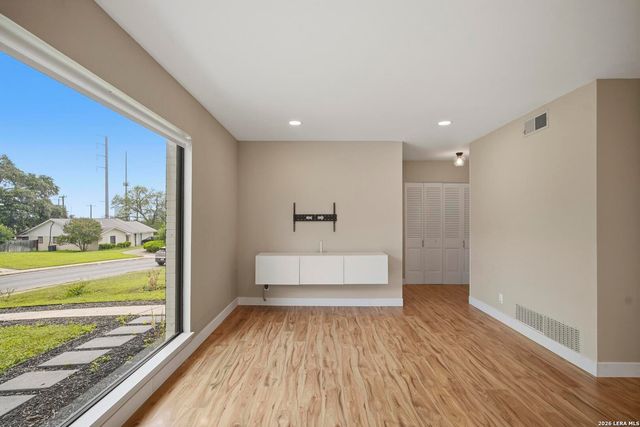 4010 MIDVALE DR, San Antonio, TX 78229