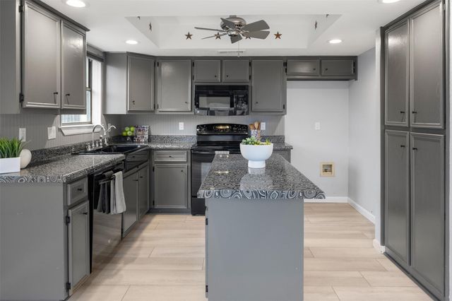 703 Oakridge DR, Round Rock, TX 78681