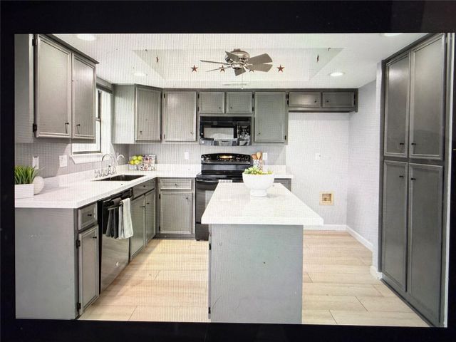 703 Oakridge DR, Round Rock, TX 78681