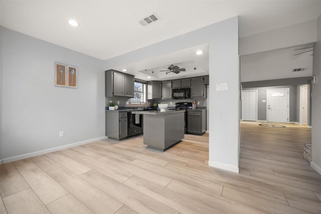 703 Oakridge DR, Round Rock, TX 78681