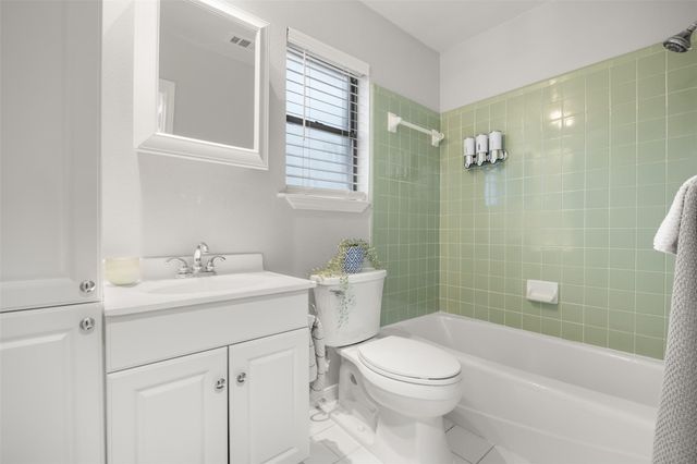 703 Oakridge DR, Round Rock, TX 78681