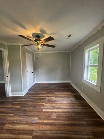 8605 Old State Route 1, New Johnsonville, TN 37134