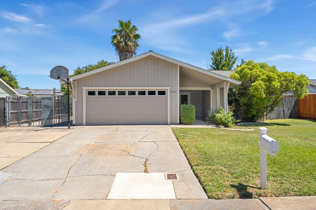 2857 Kimberly Ct, West Sacramento, CA 95691
