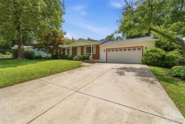 116 Appletree Lane, Glen Carbon, IL 62034
