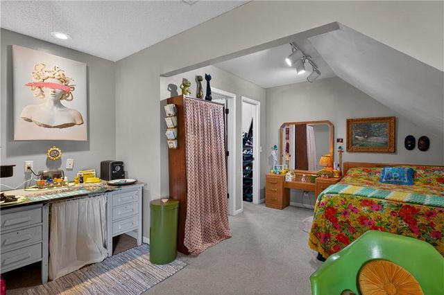 10131 Redbud Lane, Lenexa, KS 66220
