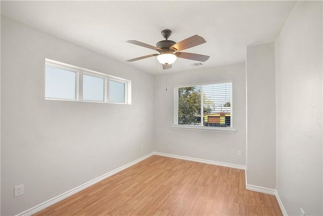 214 Lizzie ST B, Taylor, TX 76574