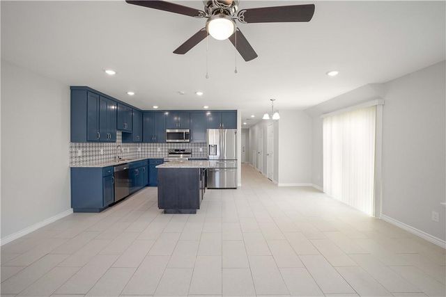 214 Lizzie ST B, Taylor, TX 76574