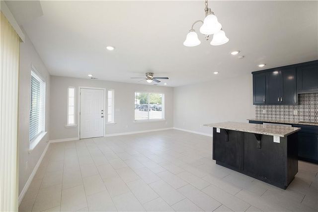 214 Lizzie ST B, Taylor, TX 76574