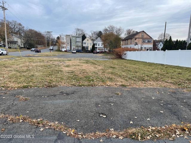 880 2nd Avenue, Troy, NY 12182