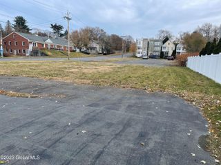 880 2nd Avenue, Troy, NY 12182