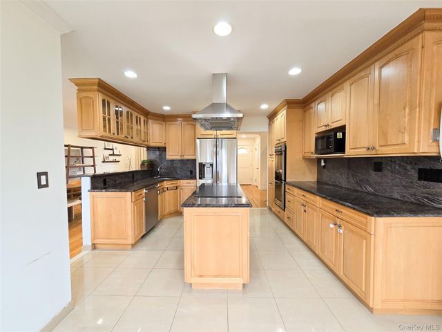 117 Olive Lane, Manhasset Hills, NY 11040