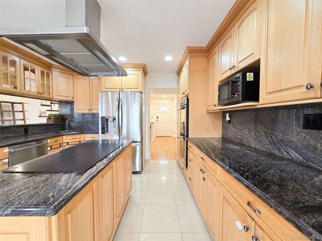 117 Olive Lane, Manhasset Hills, NY 11040