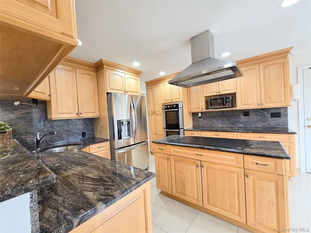 117 Olive Lane, Manhasset Hills, NY 11040