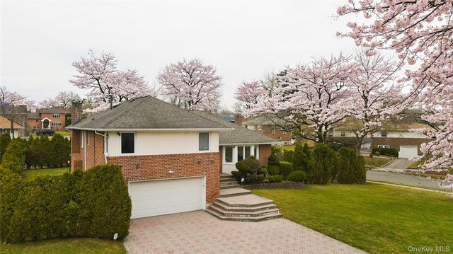 117 Olive Lane, Manhasset Hills, NY 11040