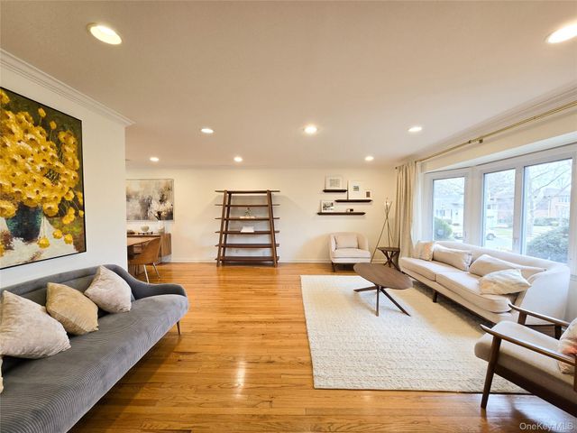 117 Olive Lane, Manhasset Hills, NY 11040