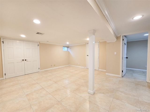 117 Olive Lane, Manhasset Hills, NY 11040
