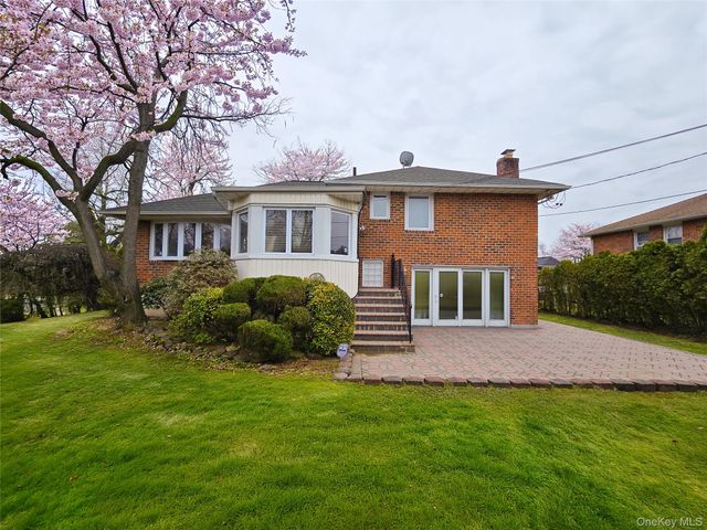 117 Olive Lane, Manhasset Hills, NY 11040