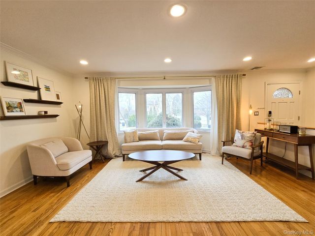 117 Olive Lane, Manhasset Hills, NY 11040