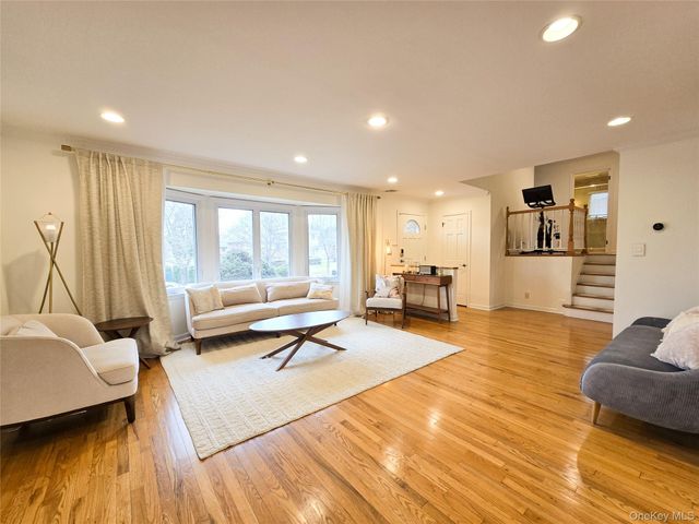 117 Olive Lane, Manhasset Hills, NY 11040