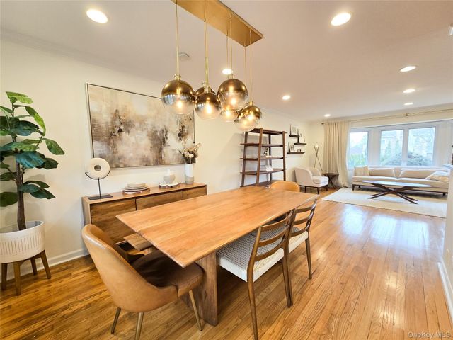 117 Olive Lane, Manhasset Hills, NY 11040