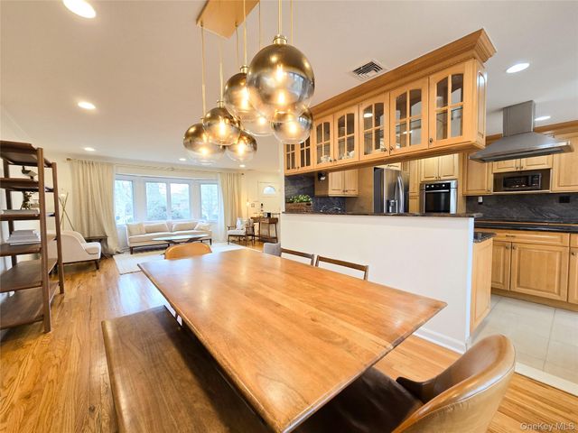 117 Olive Lane, Manhasset Hills, NY 11040