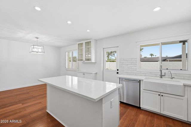 8355 E STELLA Lane, Scottsdale, AZ 85250